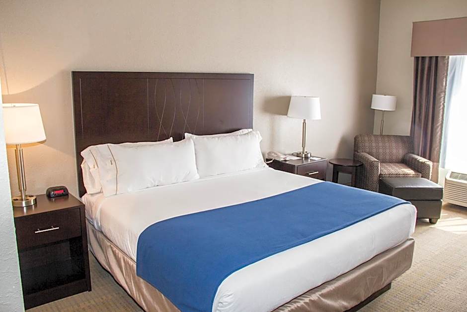 Holiday Inn Express and Suites Sikeston By IHG