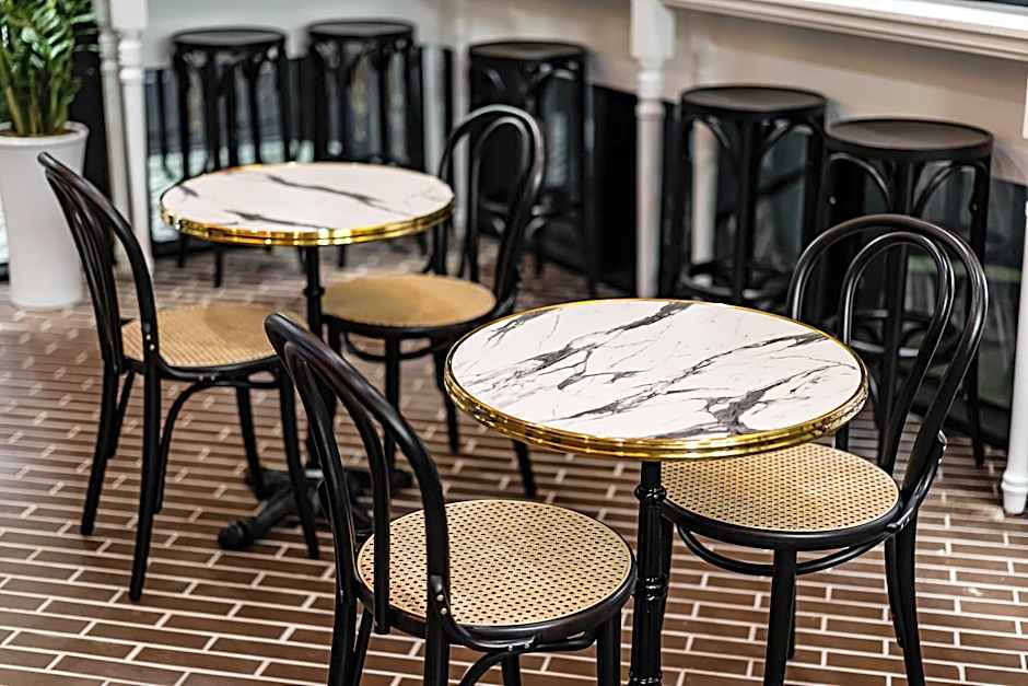 HOUND HOTEL SIGNATURE