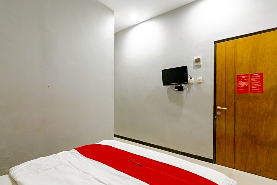 RedDoorz @ Manukan Surabaya