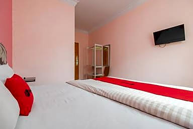 RedDoorz Syariah near Transmart Padang