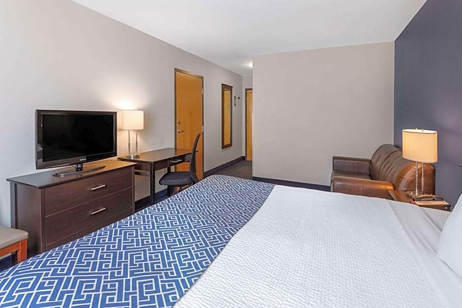 Super 8 by Wyndham Lachenaie/Terrebonne