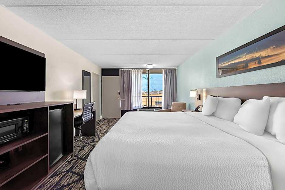 Clarion Inn & Suites near the Leconte Center Pigeon Forge