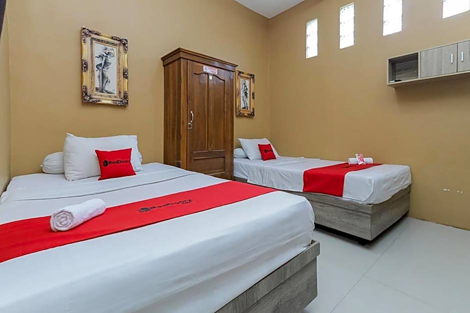 RedDoorz Syariah @ House Of Melati Kepanjen