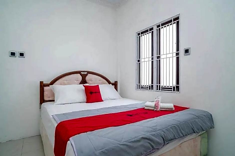 RedDoorz Syariah near Jalan A Yani KM 8 Citraland