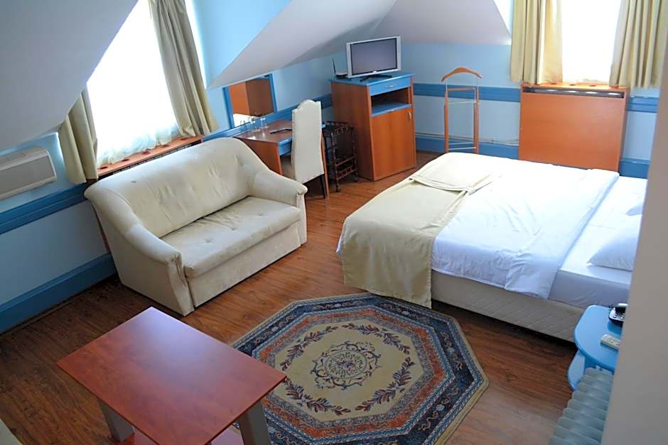 Photo 1 sur 5 de Triple Room