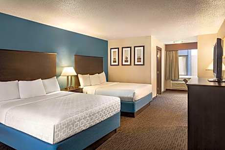 Deluxe Double Room with Two Double Beds and Pool View - Non-Smoking