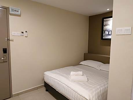 Standard Queen Room