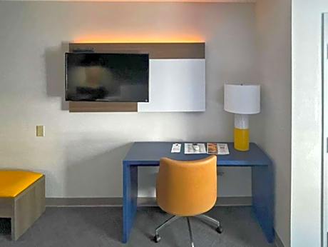 1 King Bed Suite Nonsmoking Accessible