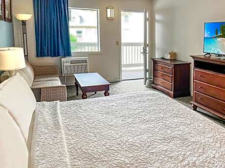 Deluxe King Room - Non-Smoking