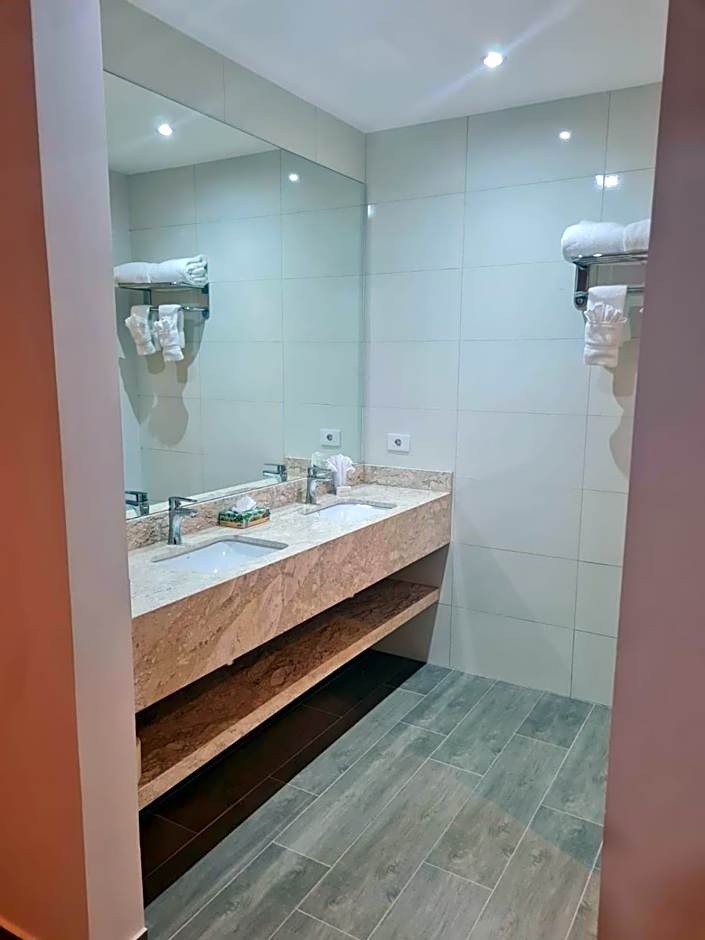 Captain Don's Habitat