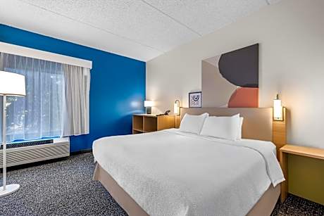 King Room with Mobility Accessible Tub