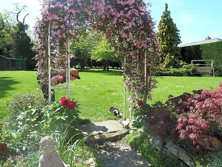 Oakenholt Farm Bed and Breakfast