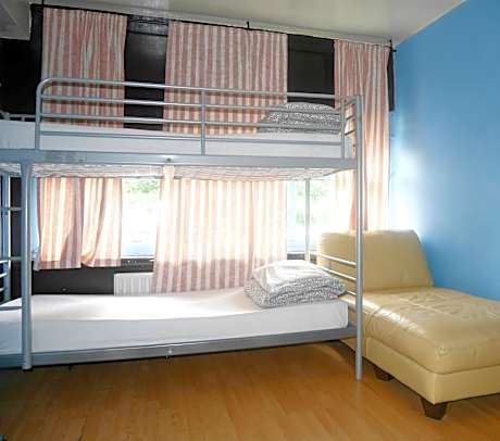 Standard Twin Room with Shared Bathroom