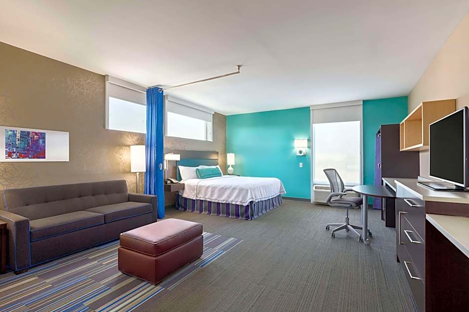 Photo 1 of 2 of Studio 1 King Bed, Hearing/Mobility Accessible, Bathtub