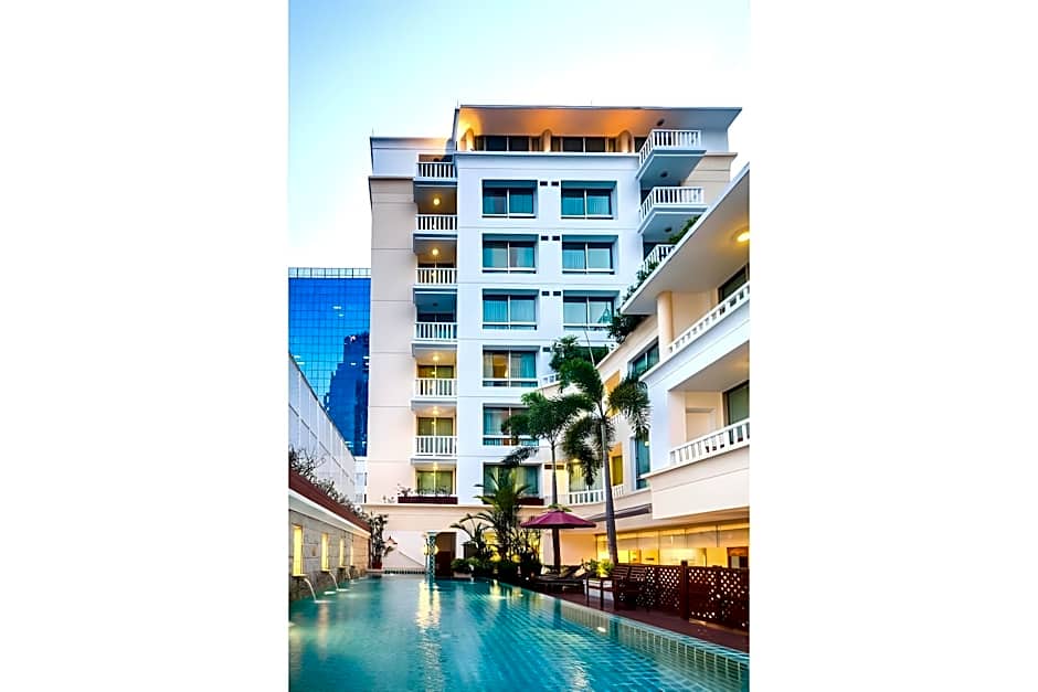 AT EASE saladaeng by AETAS