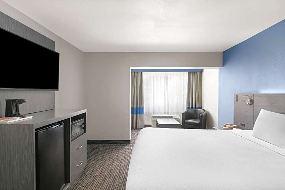 Travelodge Inn & Suites by Wyndham Anaheim on Disneyland Dr