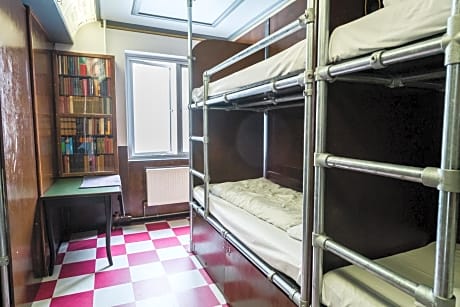Dormitory Room with Shared Bathroom (10 Adults)