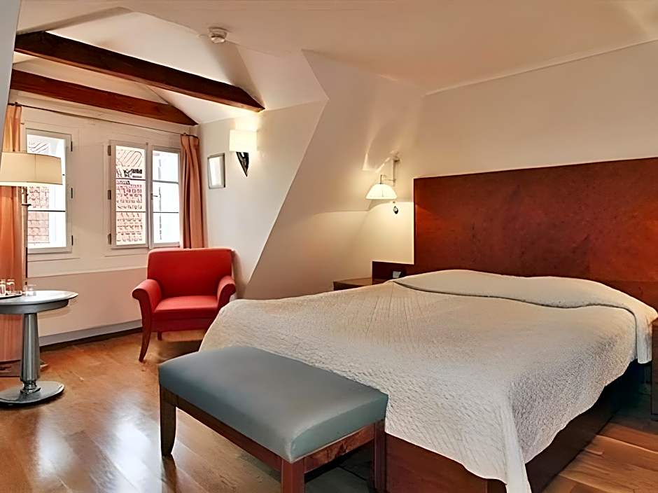 The Golden Wheel Boutique Hotel