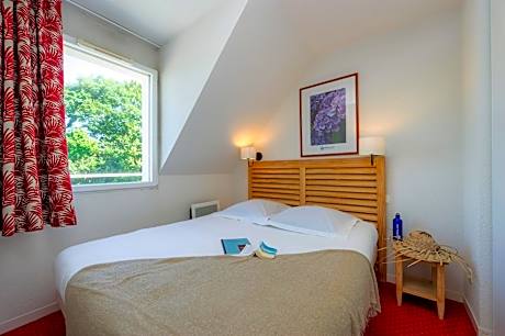 Two-Bedroom Apartment (5-7 adults) with Swimming Pool View