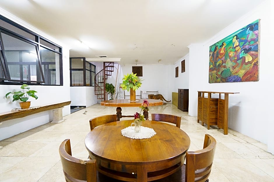 OYO 92249 Wisma Rina Rini Tegalega Park