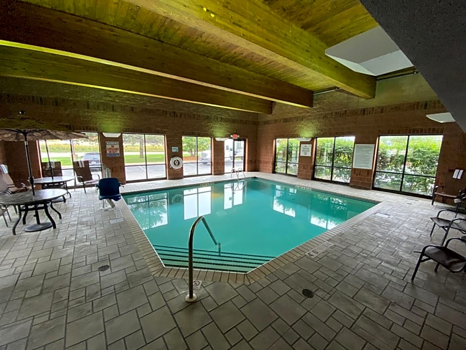 Holiday Inn Express & Suites Bloomington West, an IHG Hotel