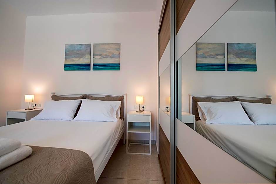 Bounatsa Studios & Apartments