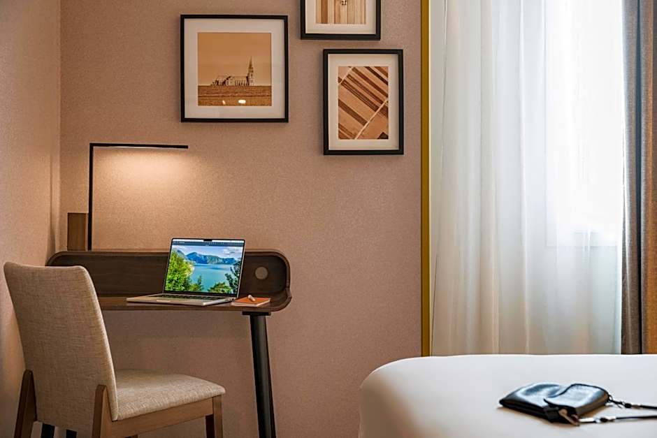 Mercure Chartres Est