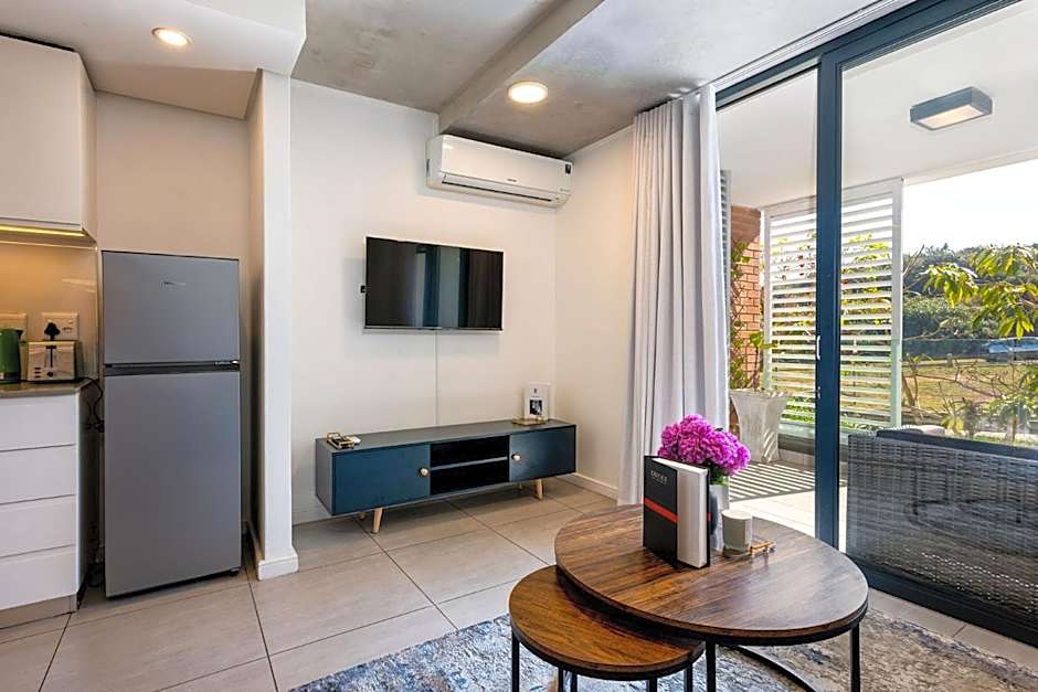 Hugos Seaside Haven E210