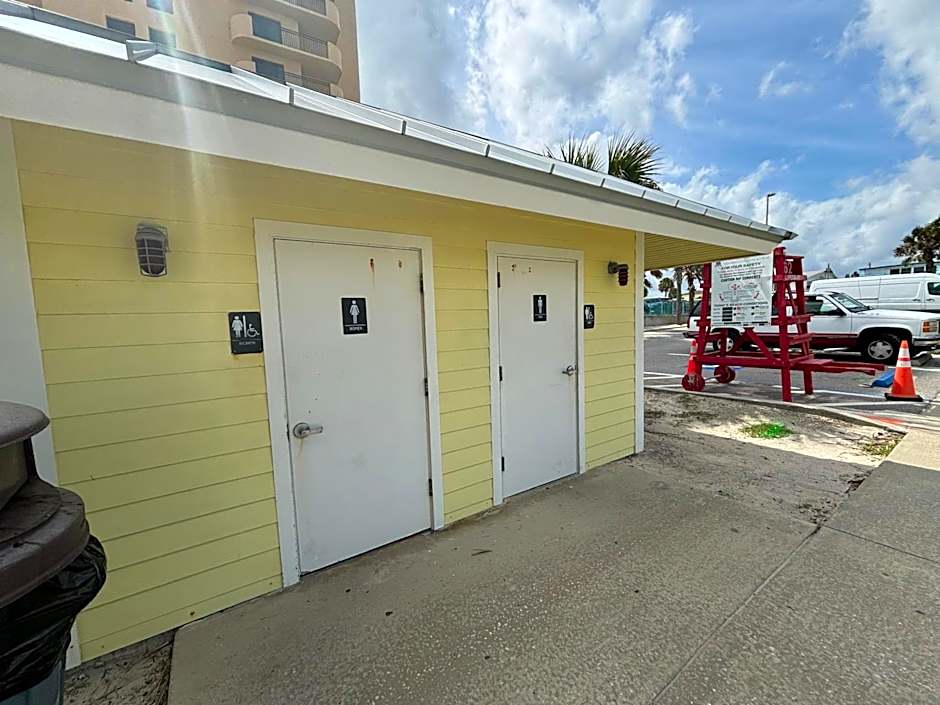 Cozy Studio Suite Near Beach w Kitchenette #11