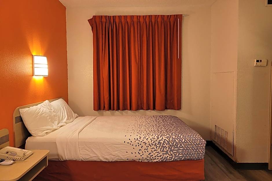 Modern Stay 39 Lakeview By OYO Minonk