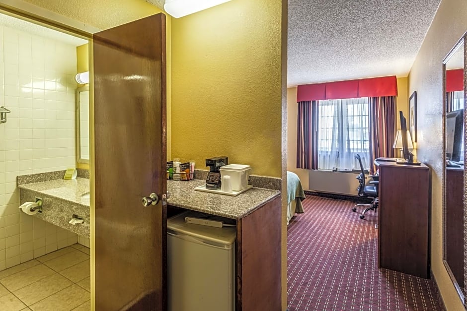 Quality Inn & Suites Lincoln South