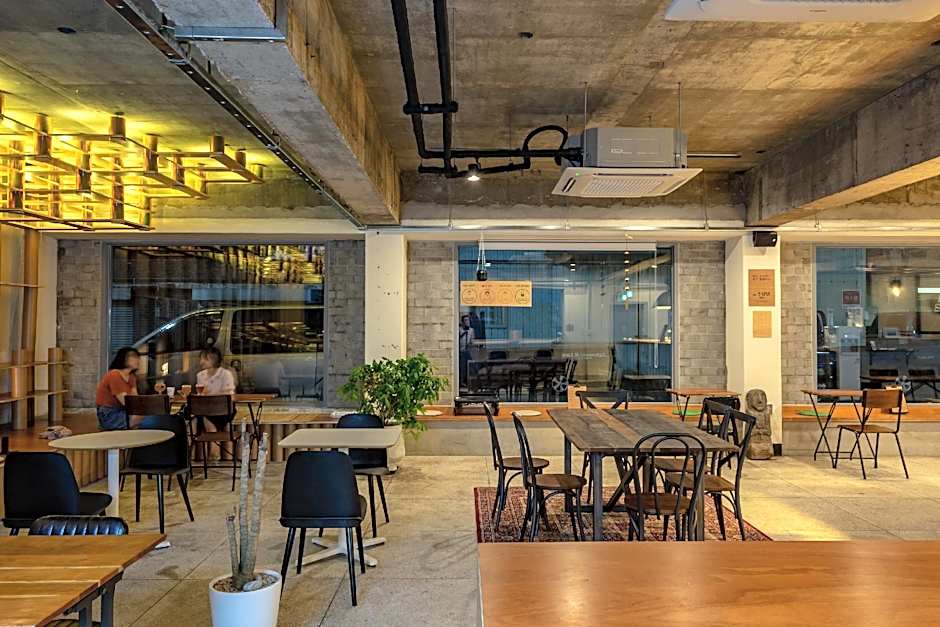 Mireuk Mireuk Beer Hostel