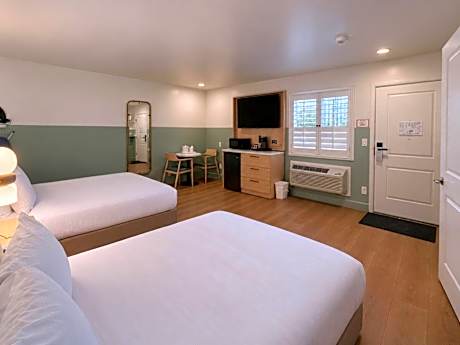 Queen Room with Two Queen Beds - Disability Access
