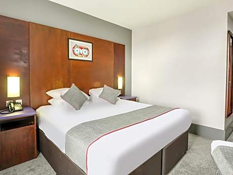 1 Queen Bed Non-Smoking Standard Room