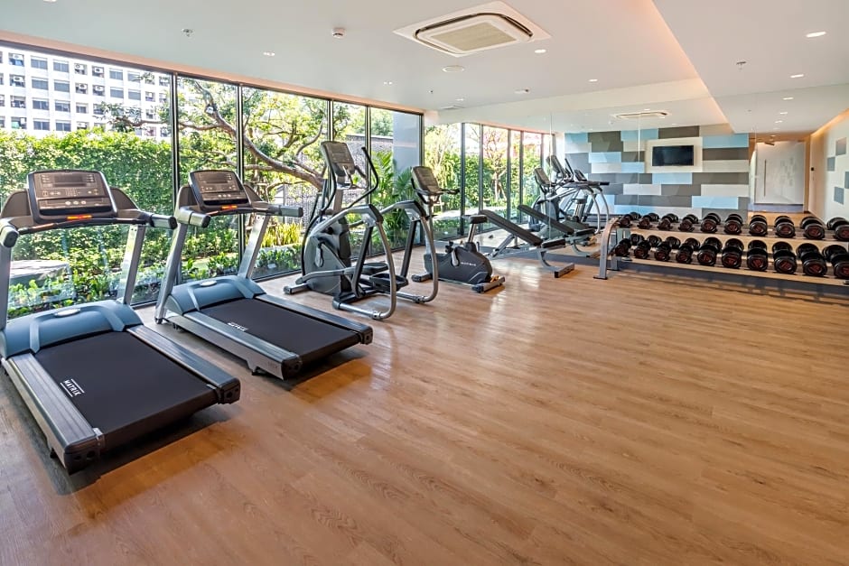 Holiday Inn Express Bangkok Soi Soonvijai By IHG