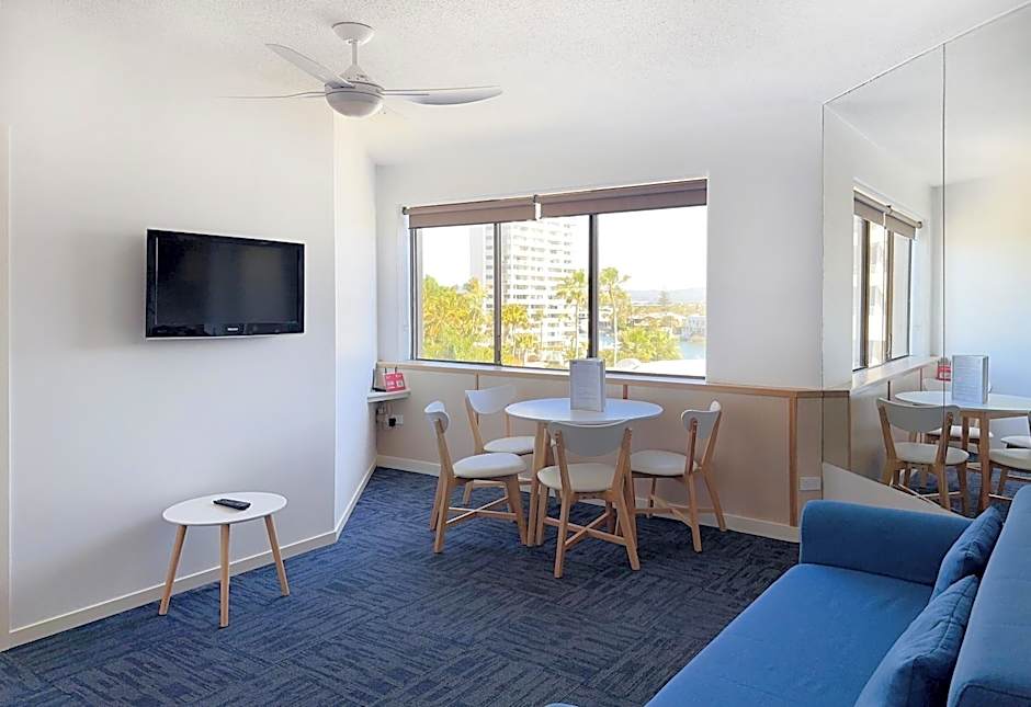 Tiki Hotel Apartments Surfers Paradise