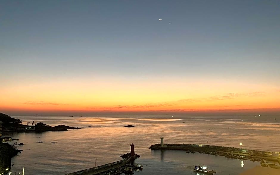 H. Moment Hotel Songjeong