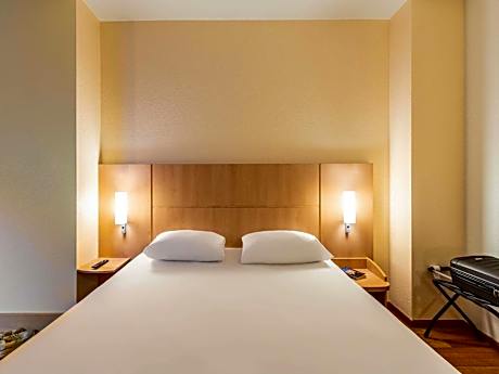 Standard Double Room - Mobility Accessible