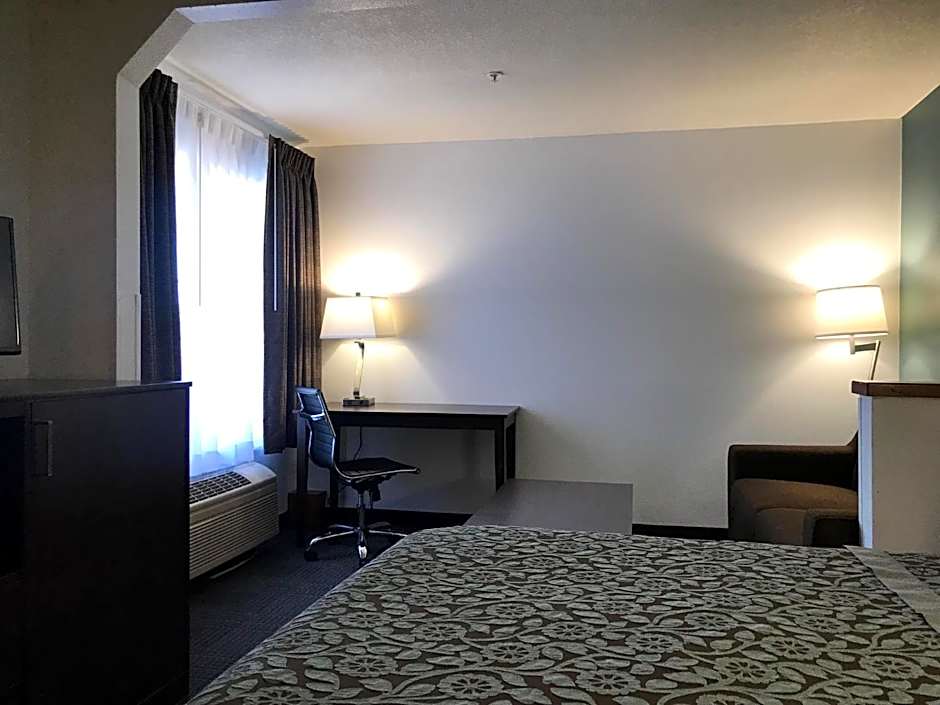 Days Inn & Suites by Wyndham Gresham