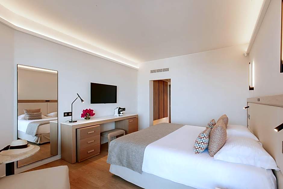 Golden Coast Beach Hotel