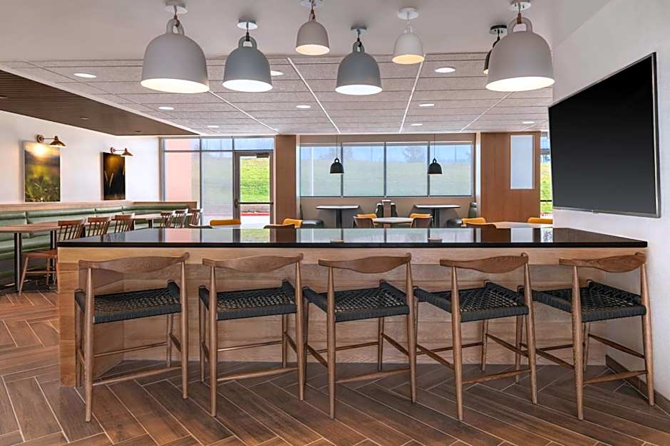 Fairfield by Marriott Inn & Suites Kansas City at The Legends