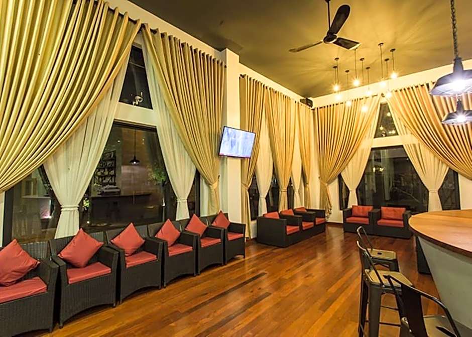 Yeak Loam Hotel