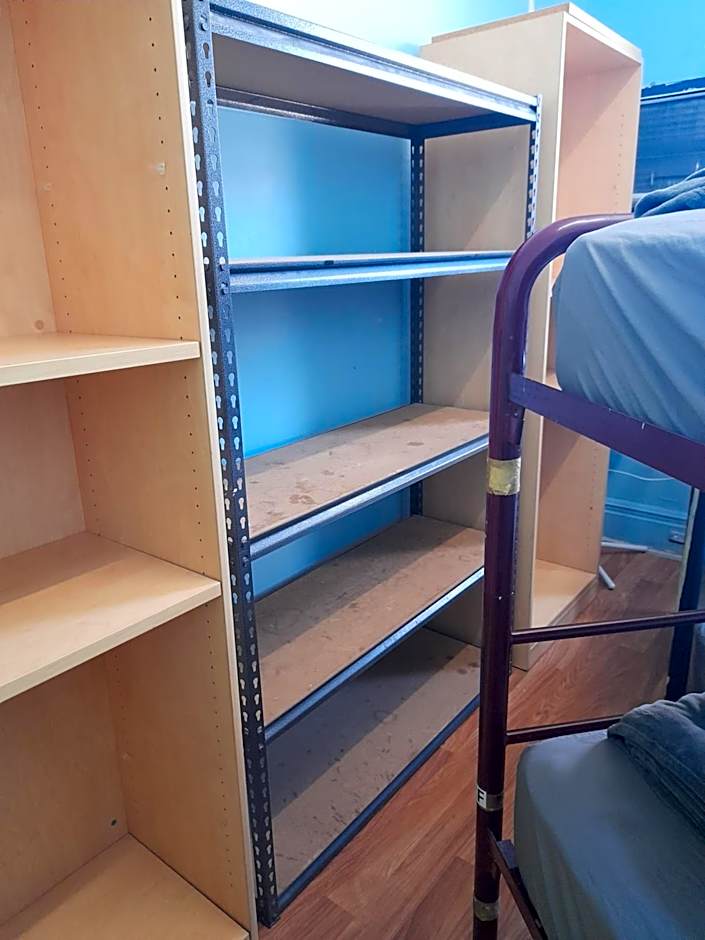 Ozi Inn Backpackers - Perth -Valid International Passport Required