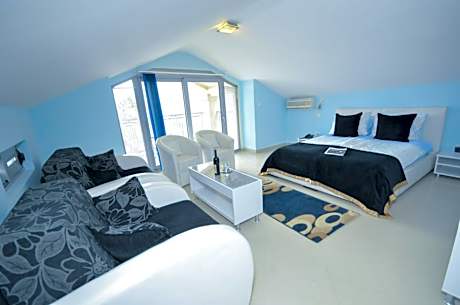 Standard Triple Room with Sea View