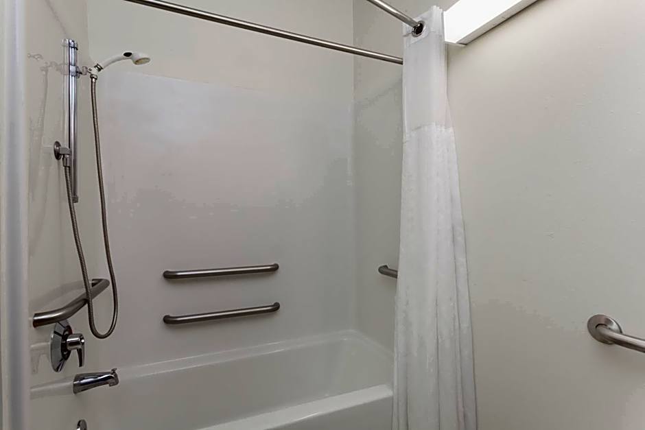 Days Inn & Suites by Wyndham Cambridge