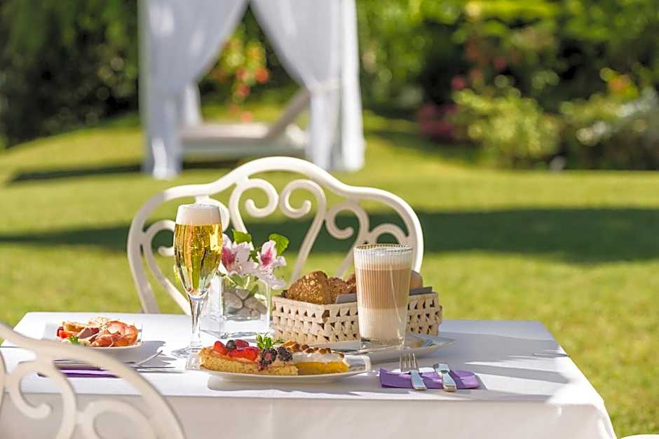 FAYN garden retreat hotel