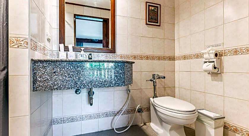 Rattana Karon Beach Hotel