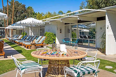 The Monkey Tree by AvantStay Mid-Century Modern Oasis with Pool