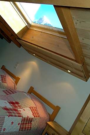 Four-Bedroom Apartment (10 Adults)