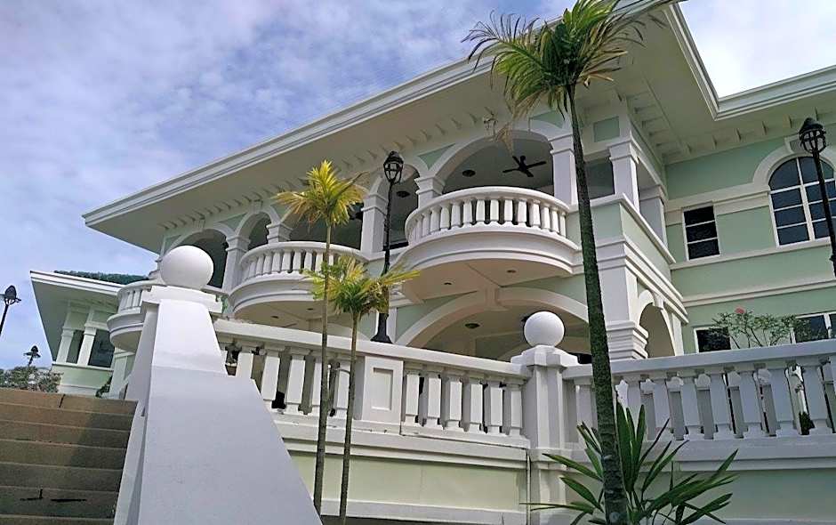 Avillion Admiral Cove Hotel